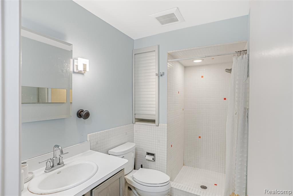 42266 Woodward Avenue, Bloomfield Hills, MI 48304 — Photo 22