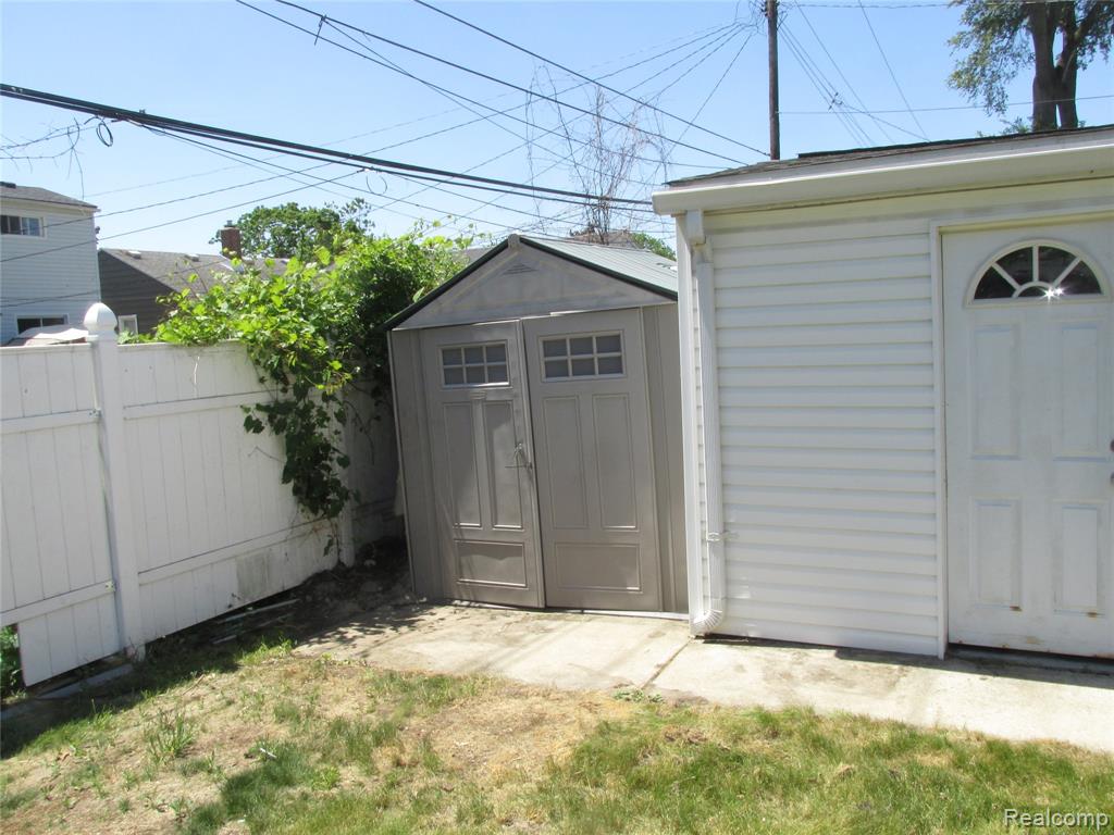 984 E Mahan Avenue, Hazel Park, MI 48030 — Photo 29