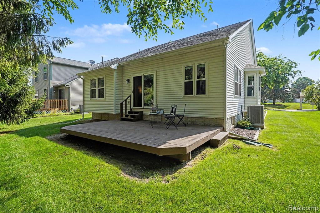 524 Mill Pond Drive, Fenton, MI 48430 — Photo 25