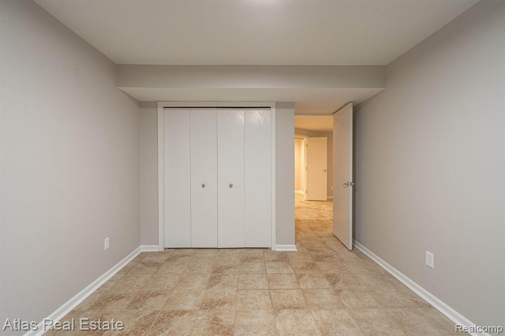 344 WOODLAND Drive, Saline, MI 48176 — Photo 46
