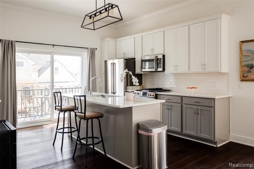 2037 11th Street - Photo 2