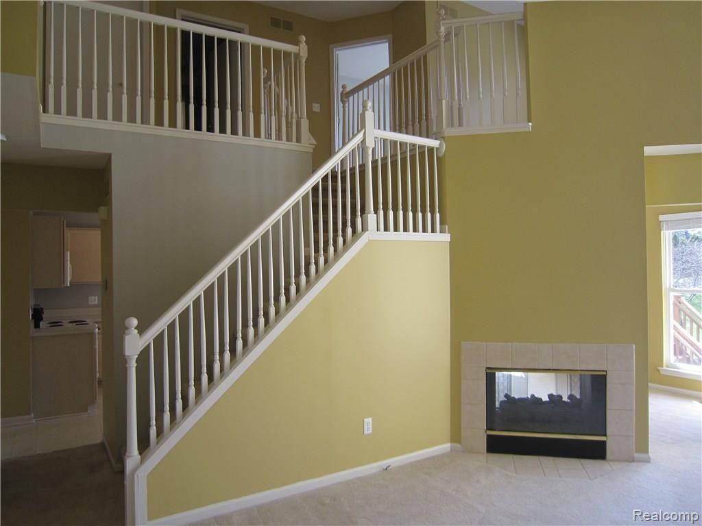 1069 CALPERNIA, Wixom, MI 48393 — Photo 4