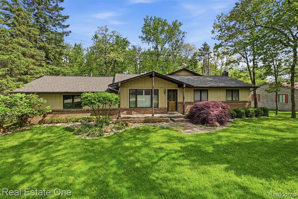 6920 Pontiac Trail, West Bloomfield, MI 48323 — front exterior