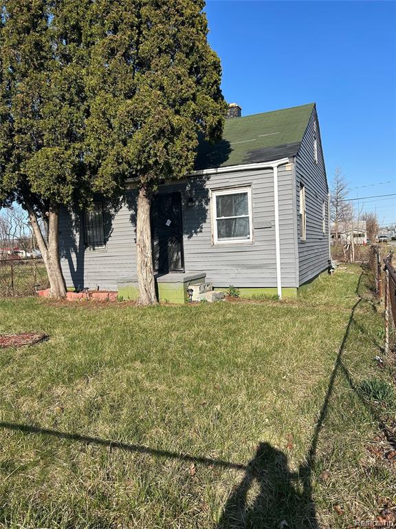 13500 Heyden Street, Detroit, MI 48223 — front exterior