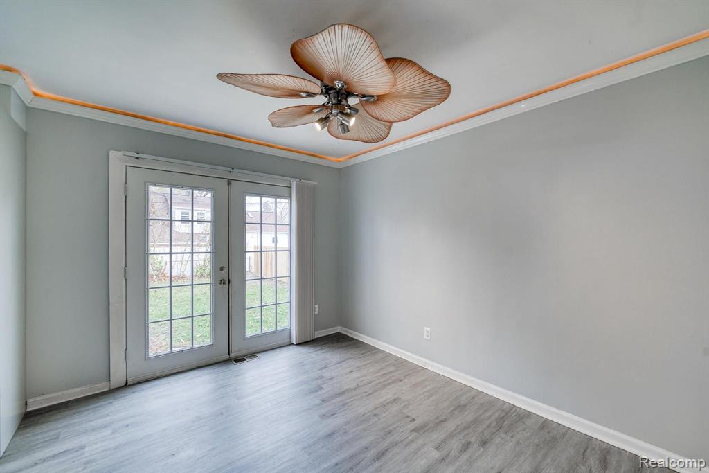 605 E EVELYN Avenue, Hazel Park, MI 48030 — Photo 8