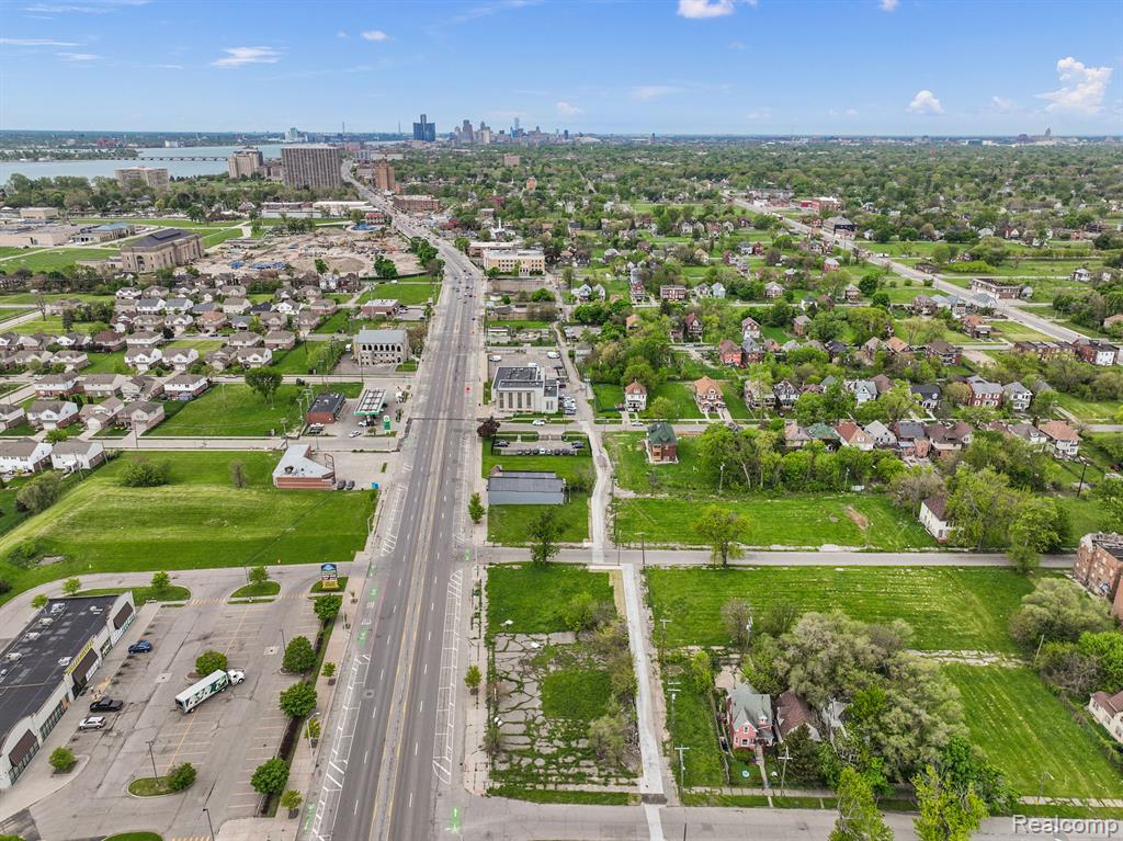 10829 E JEFFERSON Avenue, Detroit, MI 48214 — Photo 30