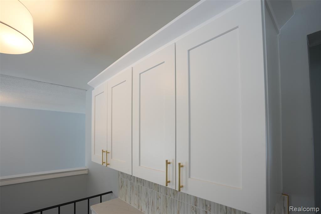 5783 Williamsburg Court, Waterford, MI 48327 — Photo 13