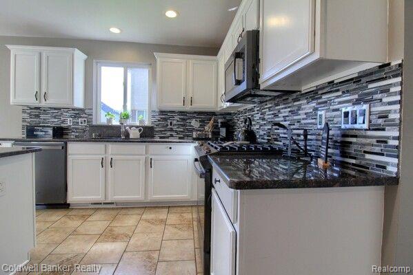 43807 S TIMBERVIEW Drive, Belleville, MI 48111 — Photo 16