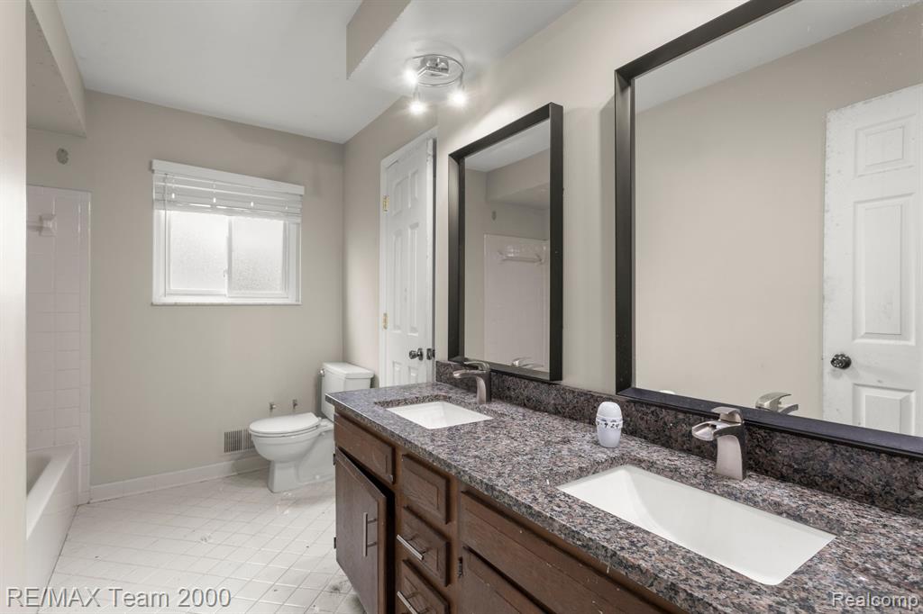 51547 SALVATORI Drive, Chesterfield, MI 48047 — Photo 18