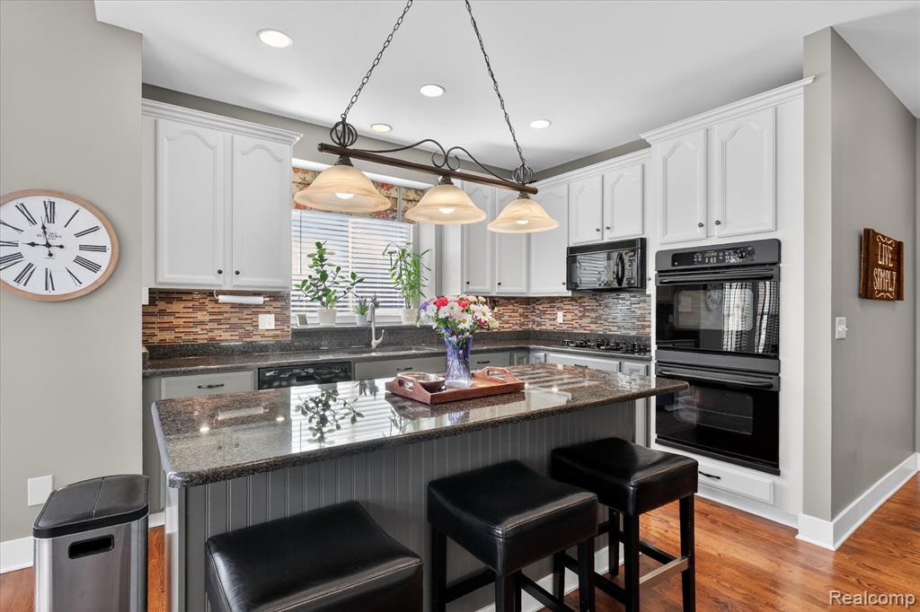 3226 Estate View Court, Commerce Twp, MI 48382 — Photo 17