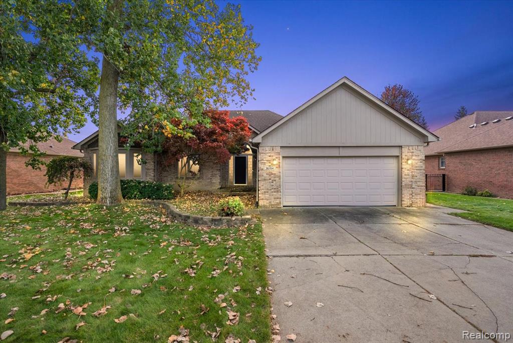 36704 Crimson Lane, New Baltimore, MI 48047