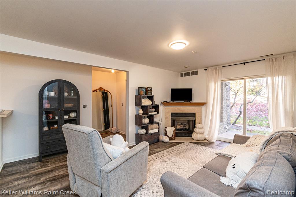 867 Amanda Lane, Pontiac, MI 48340 — Photo 11