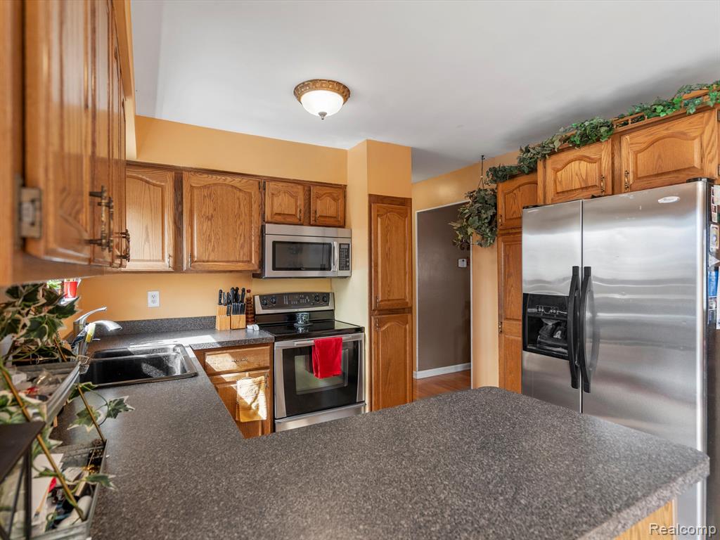 4872 LORE Drive, Waterford, MI 48329 — Photo 12