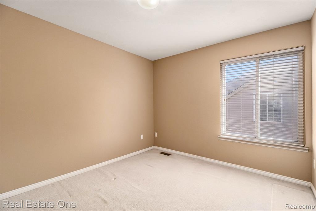 4205 Honeysuckle Drive, Sterling Heights, MI 48314 — Photo 12
