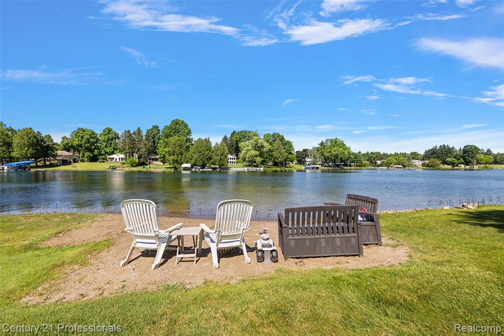 9311 Whipple Shores Drive, Clarkston, MI 48348 — Photo 8