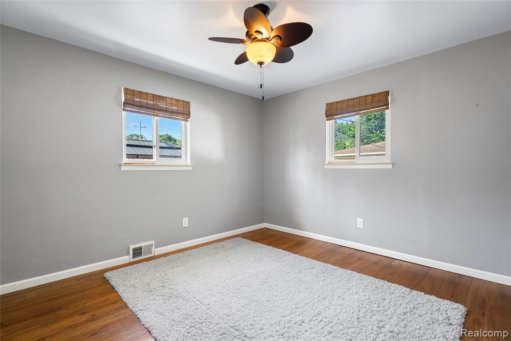 7486 Robindale Avenue, Dearborn Heights, MI 48127 — Photo 11