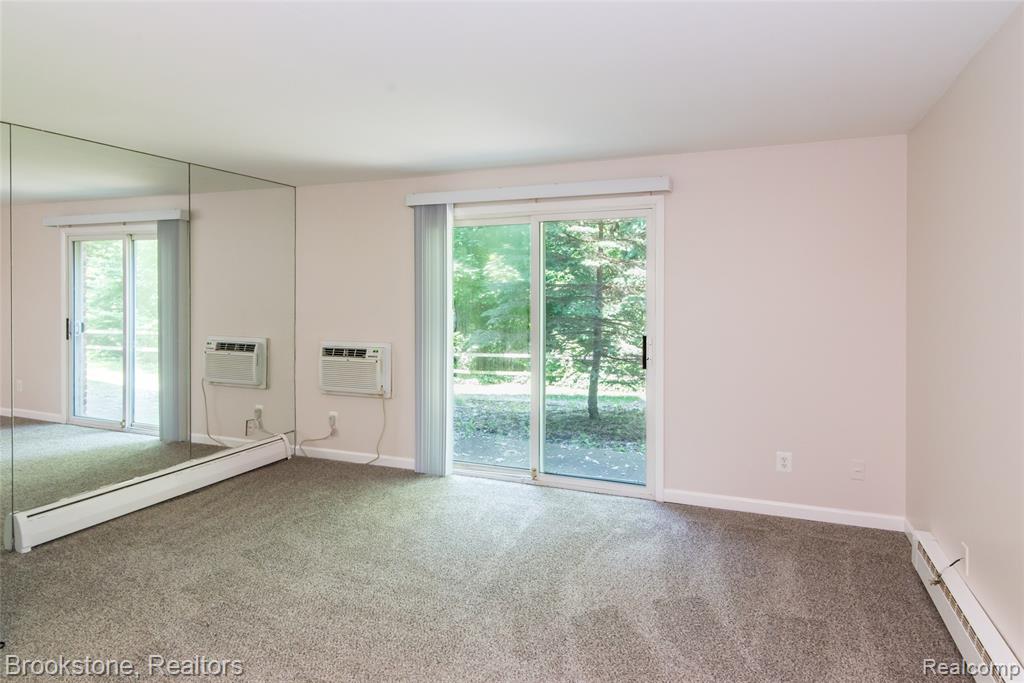 31831 Grand River Avenue, 49, Farmington, MI 48336 — Photo 2