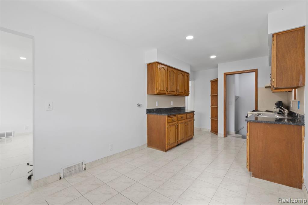 7246 PAYNE Avenue, Dearborn, MI 48126 — Photo 8