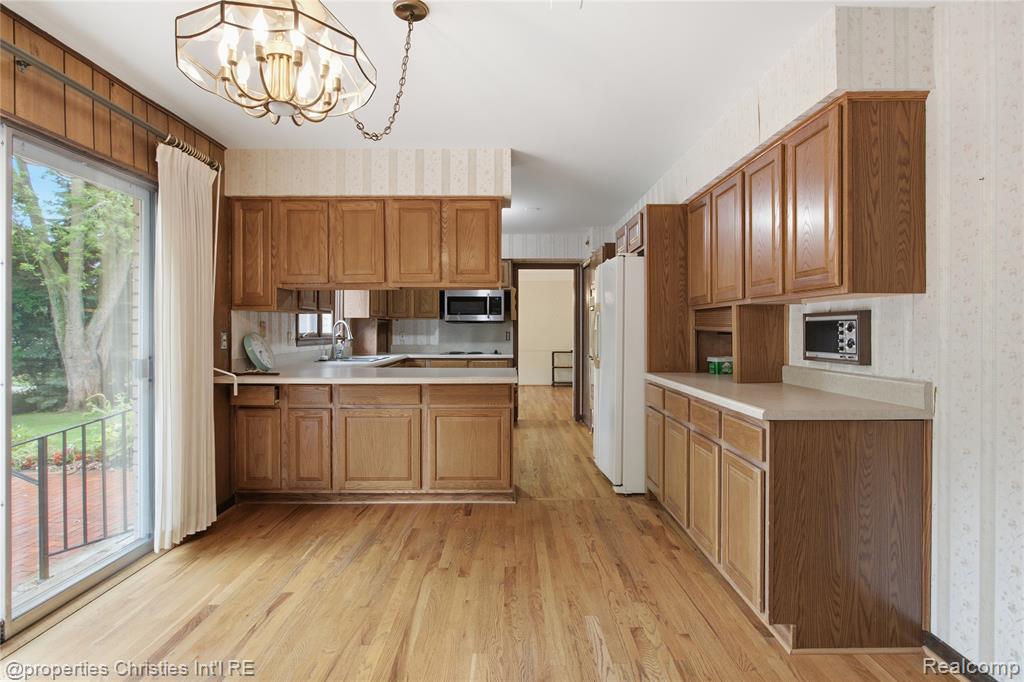 7110 Paterese Drive, Bloomfield Hills, MI 48301 — Photo 15