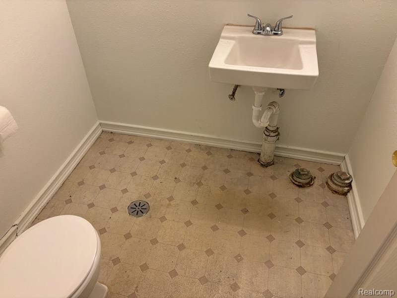 541 Helen Street, Garden City, MI — Photo 9