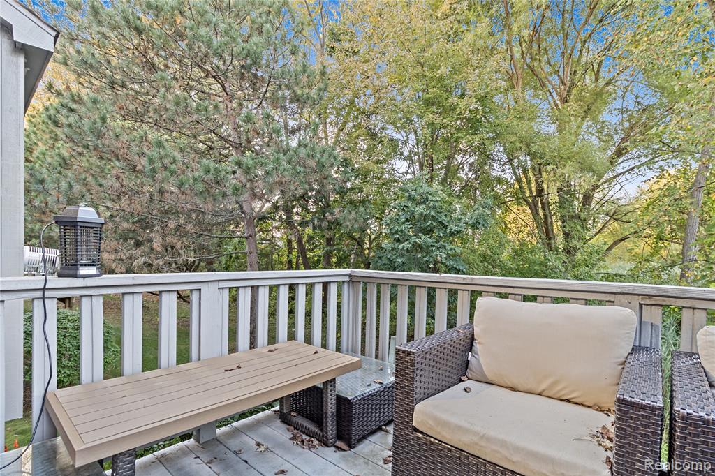 549 Winwood Court, Walled Lake, MI 48390 — Photo 19