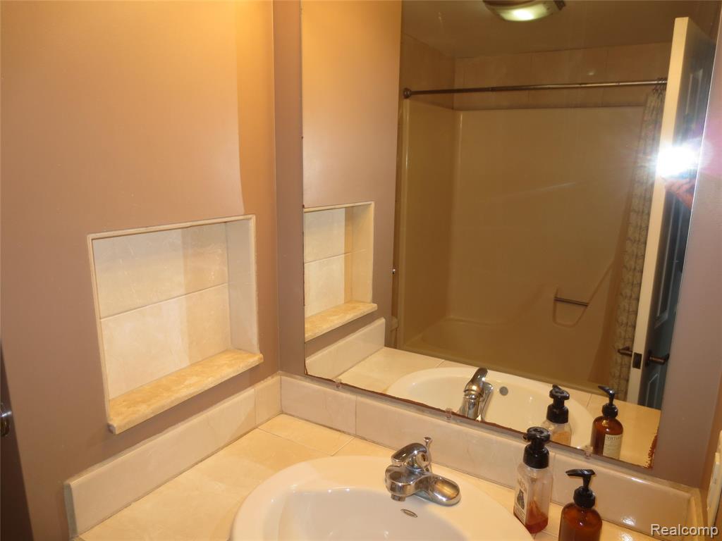 61365 Creekview Drive, South Lyon, MI 48178 — Photo 23