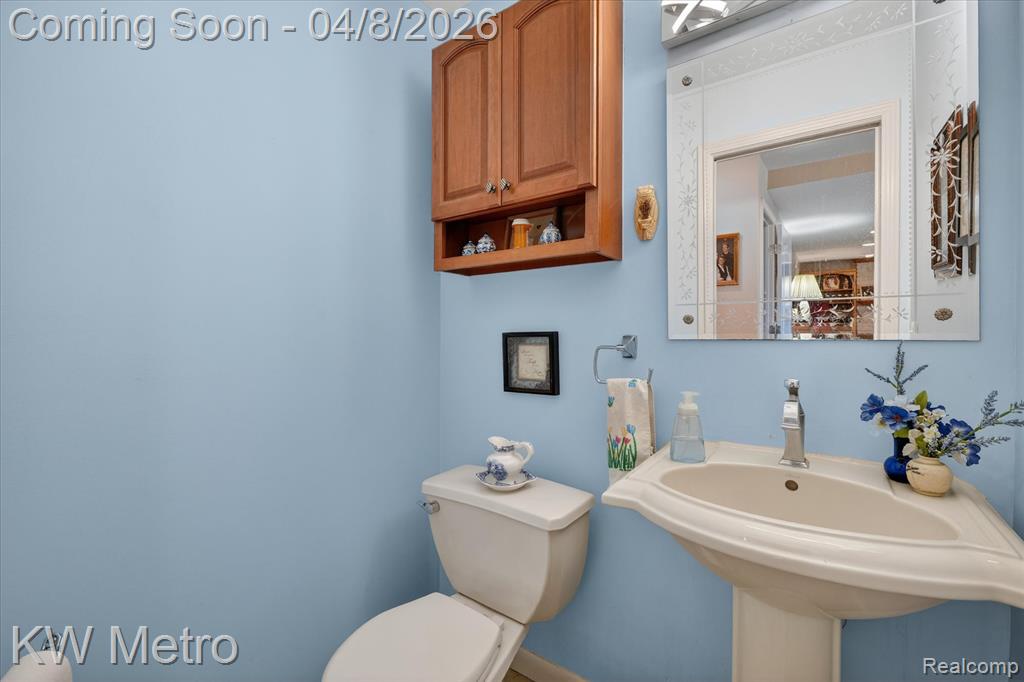5037 Thorncroft Avenue, Royal Oak, MI 48073 — Photo 9