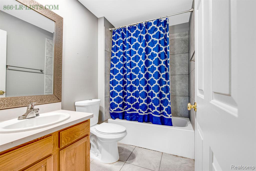 7068 Anna Drive, Belleville, MI 48111 — Photo 23