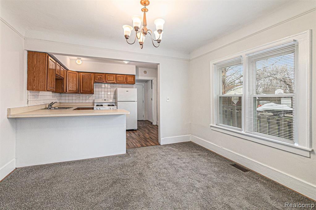 5402 Croissant Street, Dearborn Heights, MI 48125 — Photo 8