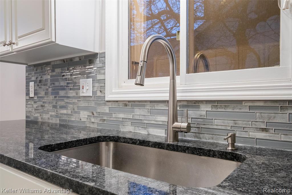 35173 Knollwood Lane, Farmington, MI 48335 — Photo 21