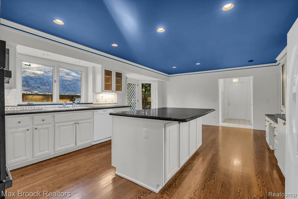 5554 Pine Brooke Court, Bloomfield Hills, MI 48304 — Photo 22