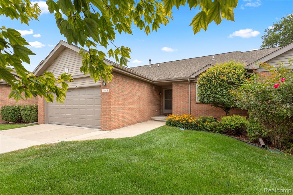 1919 Pebble Creek Drive, Canton, MI 48188 — Photo 2