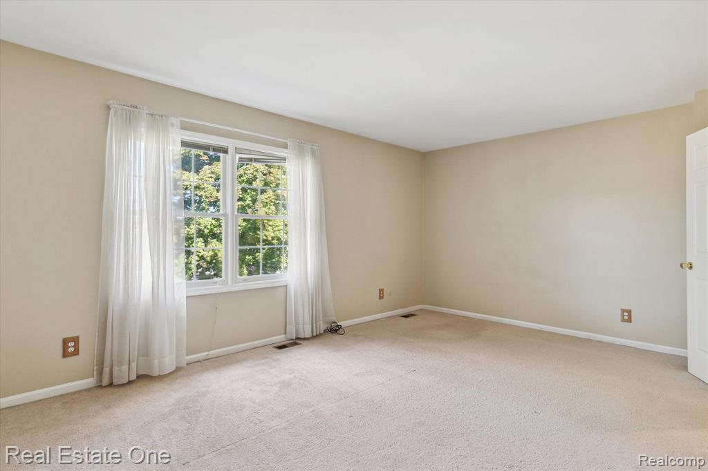 24762 Bashian Drive, Novi, MI — Photo 13