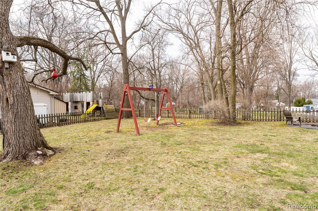 723 Globe Road, Waterford, MI 48328 — Photo 30