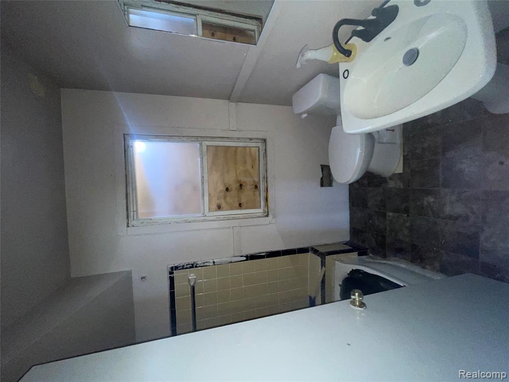 12112 Findlay Street, Detroit, MI, 48205