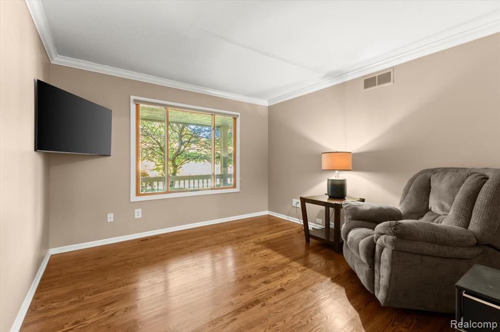 9755 Forest Ridge Drive, Clarkston, MI 48348 — Photo 24
