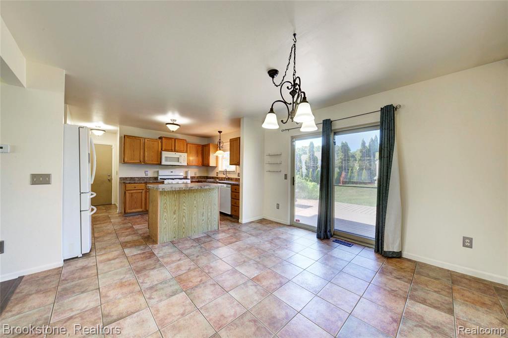 7849 Twins Drive, Waterford, MI 48329 — Photo 14