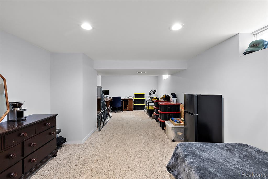 8110 W CIRCLE Drive, Clarkston, MI 48348 — Photo 33