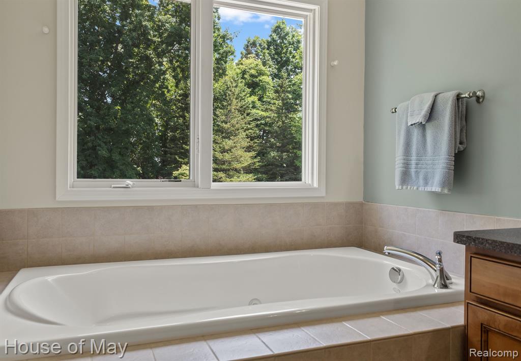 6066 Strawberry Circle, Commerce Twp, MI 48382 — Photo 24