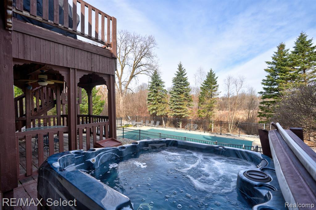 4392 OAK TREE Trail, Fenton, MI 48430 — Photo 10