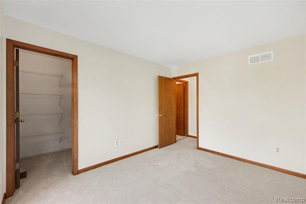 41302 Fortuna Drive E, Clinton Twp, MI 48038 — Photo 17