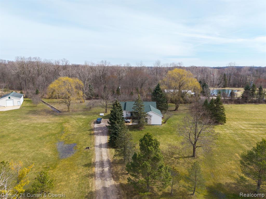 4220 HAPPY HOLLOW Lane, Howell, MI 48855 — Photo 2