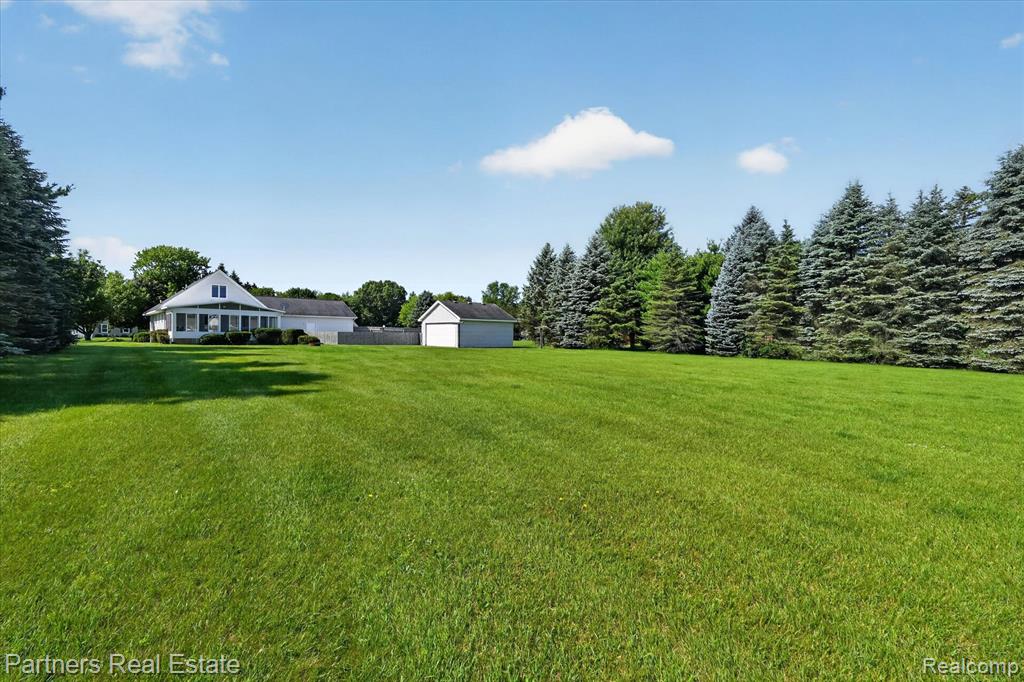 9145 Apple Orchard Drive, Fenton, MI 48430 — Photo 8