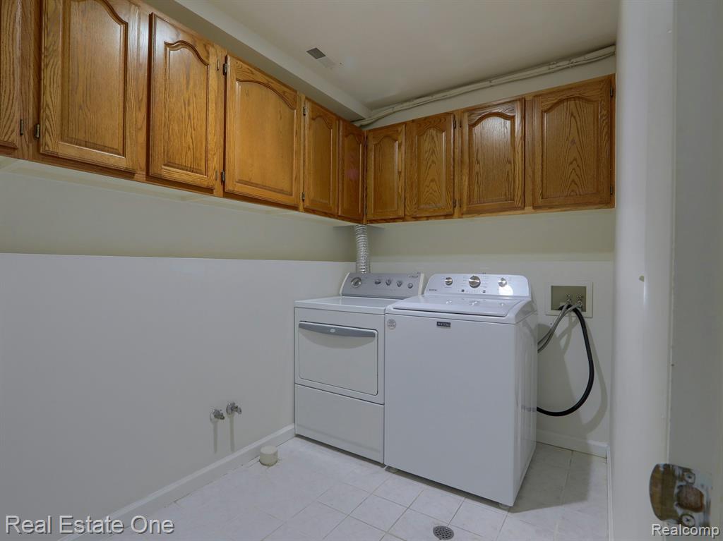 643 DETROIT Avenue, Lake Orion, MI 48362 — Photo 16