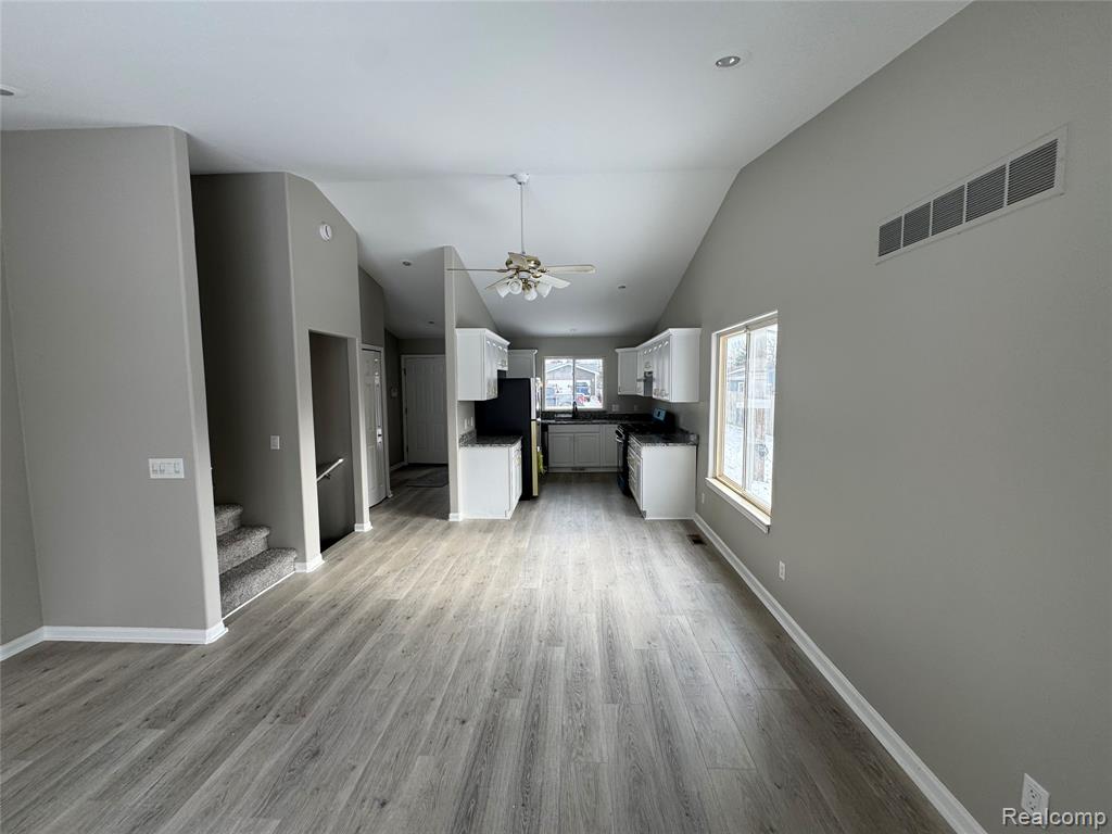 976 Ledyard Street, Waterford, MI 48328 — Photo 4