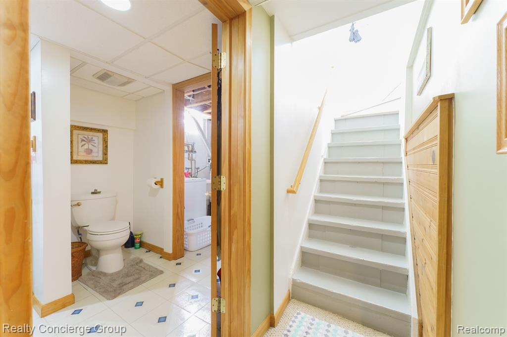 9929 ARDEN Street, Livonia, MI 48150 — Photo 19