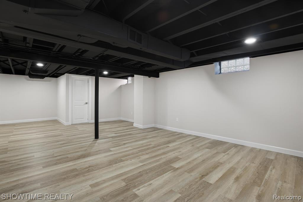 4256 BUCKINGHAM Road, Royal Oak, MI 48073 — Photo 18