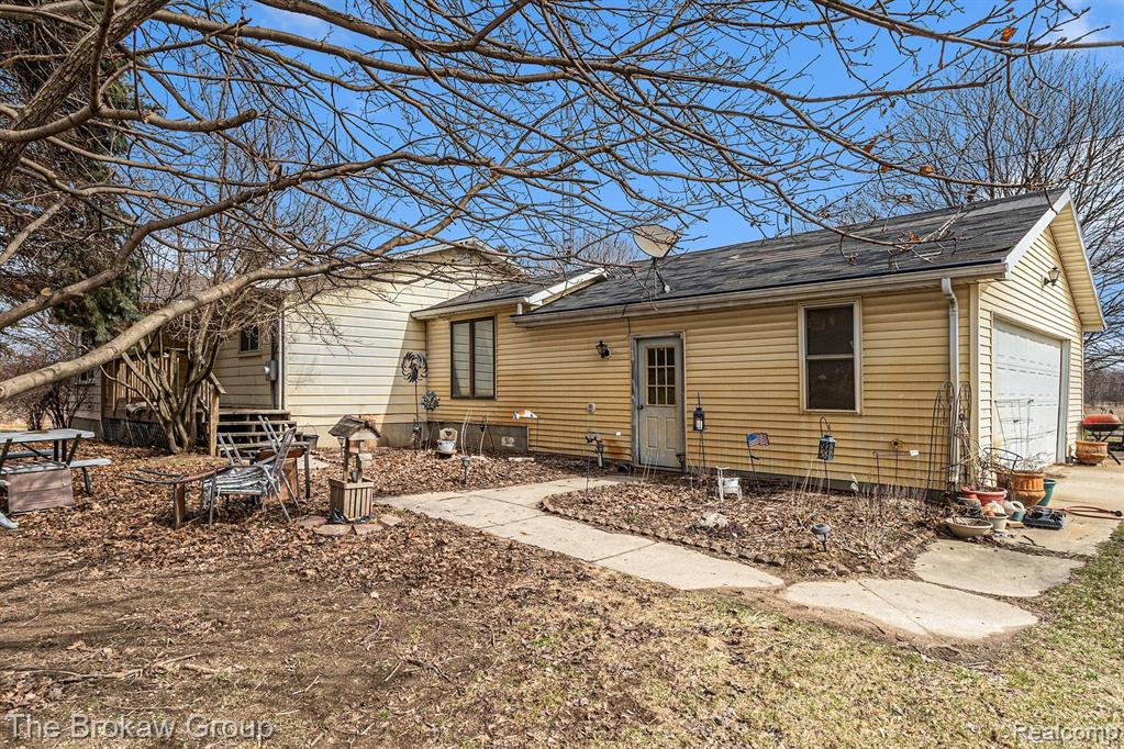 9448 WASHBURN Road, Columbiaville, MI 48421 — Photo 12