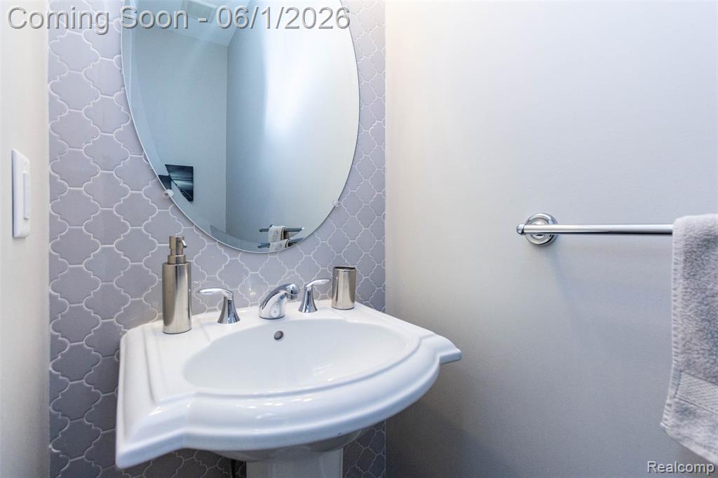 2589 Oxford Circle, Ann Arbor, MI 48103 — Photo 35