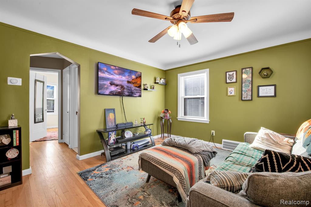 564 SPENCER Street, Ferndale, MI 48220 — Photo 13